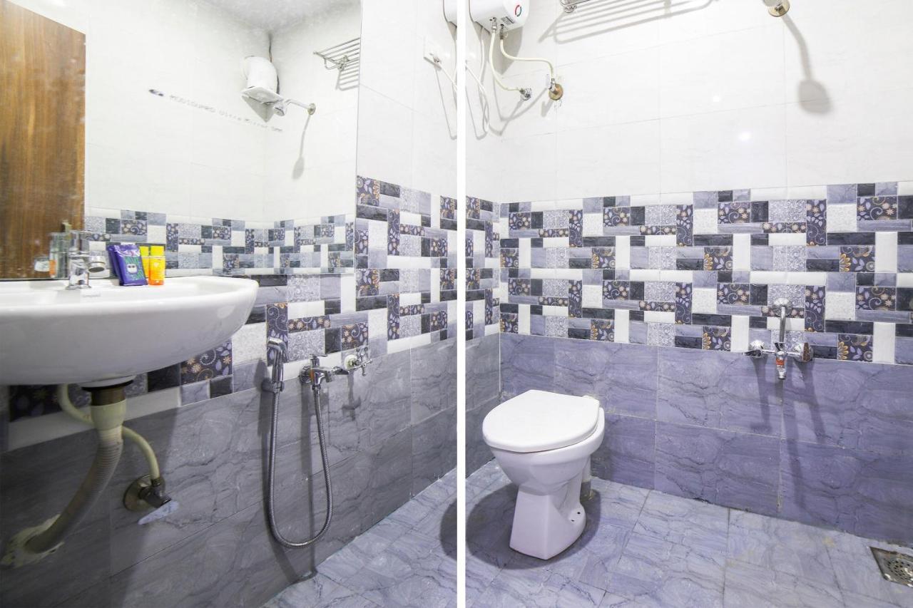 Oyo Flagship 47564 Hotel Gallops Sarkhej Exterior photo